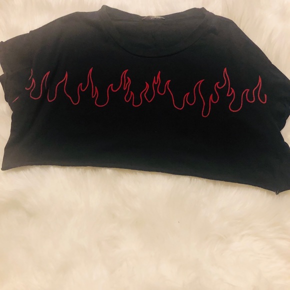 Forever 21 crop top in black with red 🔥 - Picture 3 of 7